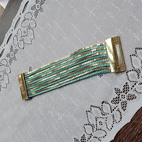 Plunder Gold and Turqoise Tone 12 Strand Magnetic Closure Bracelet - Picture 2 of 7